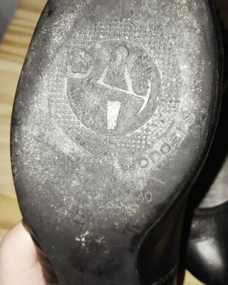 Zapatos piel tacón Wonders negros