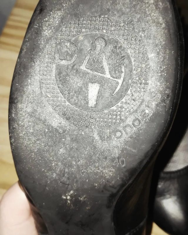 Zapatos piel tacón Wonders negros