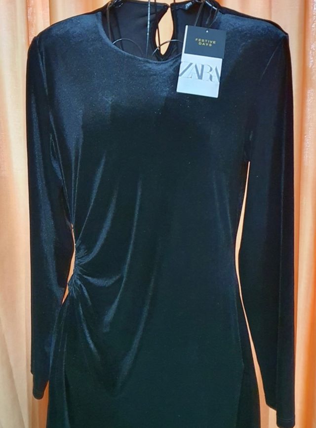 Vestido mini terciopelo Zara