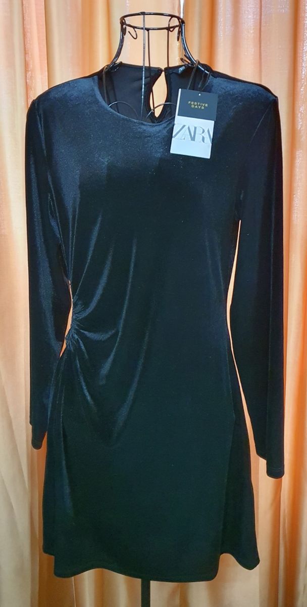 Vestido mini terciopelo Zara