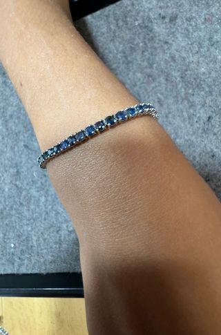 Pulsera riviere de oro de 18 kt con zafiros 7.00