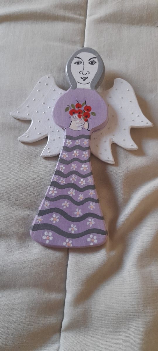 Angelo di legno fatto a mano