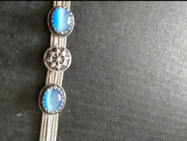 Pulsera de plata con piedras azules