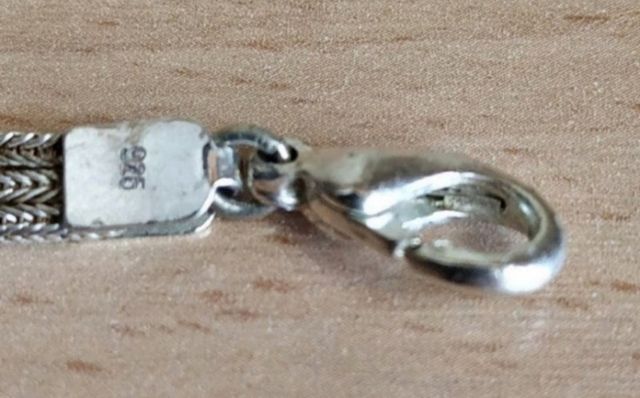 Pulsera de plata con piedras azules