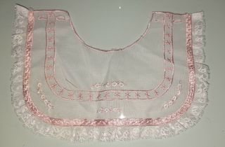 Pecherin babero para vestido bebé muñeco