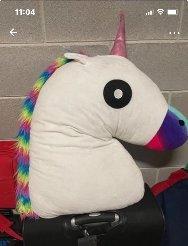 testa unicorno gigante