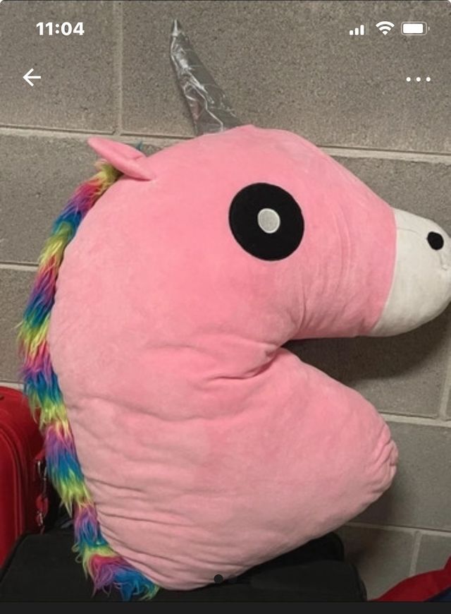 testa unicorno gigante