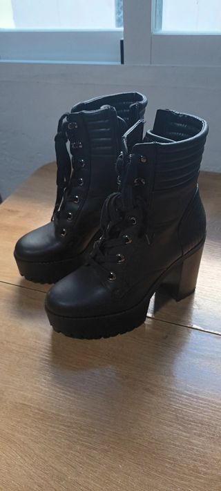 Botas bershka 36
