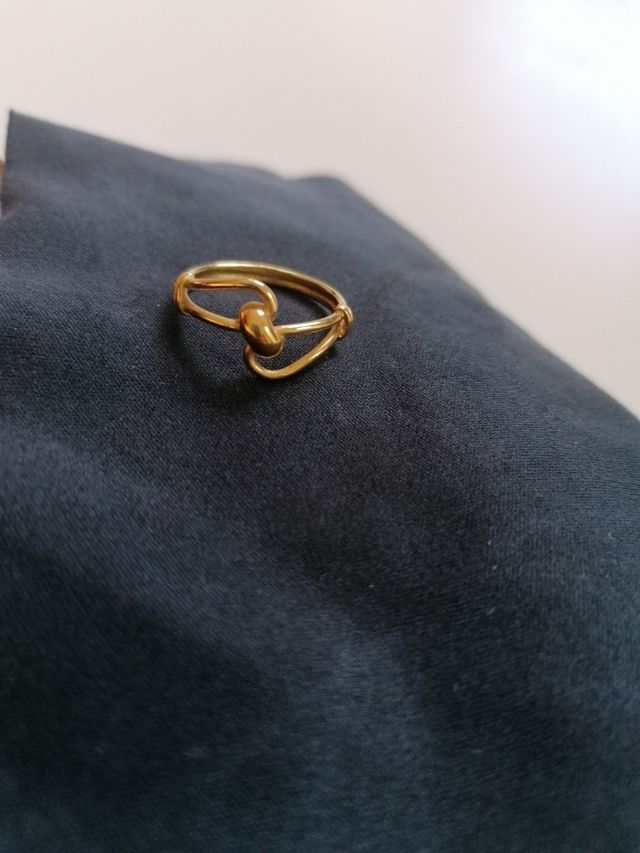 Anillo dorado nudo