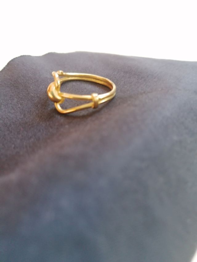 Anillo dorado nudo