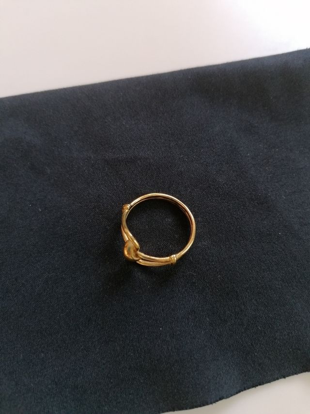Anillo dorado nudo