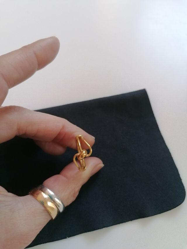 Anillo dorado nudo