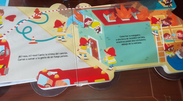 Libro infantil Camión de bomberos"