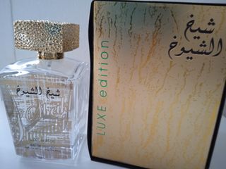 Set di bottiglie di profumo vuote da collezione.