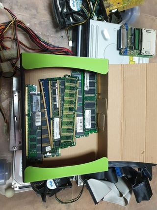 Pack de componentes informáticos antiguos 