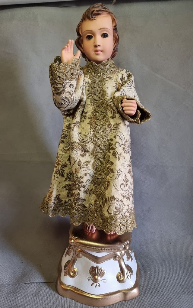 Menino jesus em barro com olhos de vidro