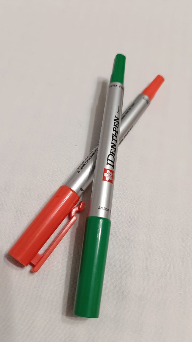 2 ROTULADORES SAKURA DOBLE PUNTA (Verde y Naranja)