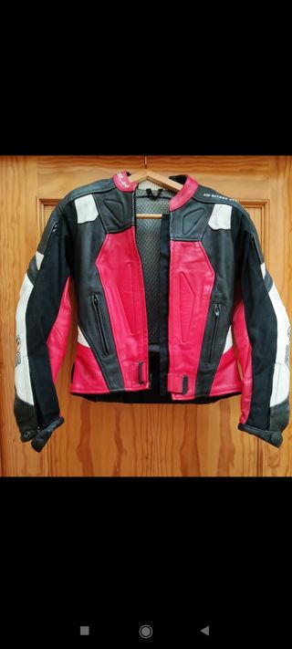 Chaqueta motera con refuerzo 