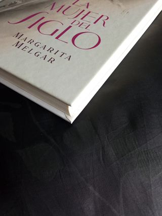 "La mujer del siglo" Ed. La esfera de los libros 