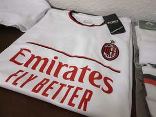 EQUIPACIÓN DEL MILAN TALLA XL