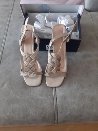 Sandalias de mujer doradas, número 41