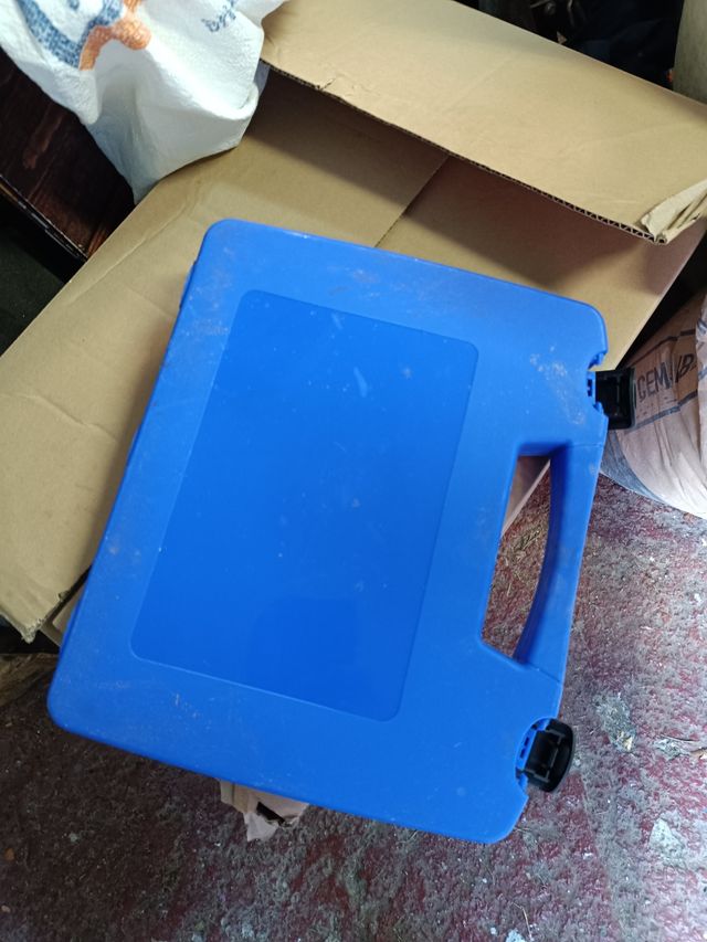 10 Maletines de plástico