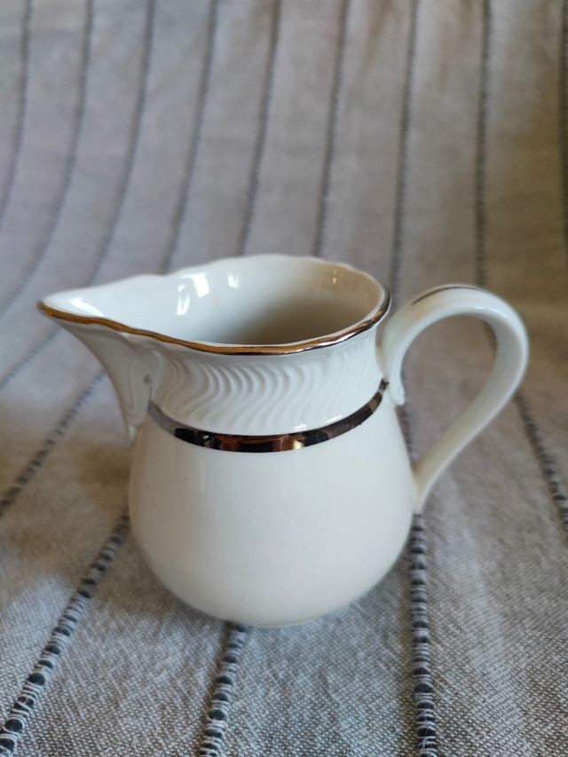 Teiera, portalatte e portazucchero