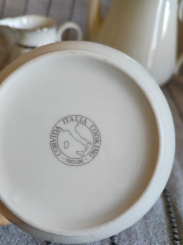 Teiera, portalatte e portazucchero