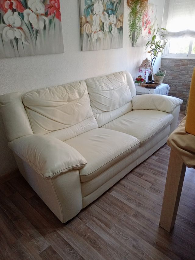 sofá de piel auténtica , madera maciza por dentro.