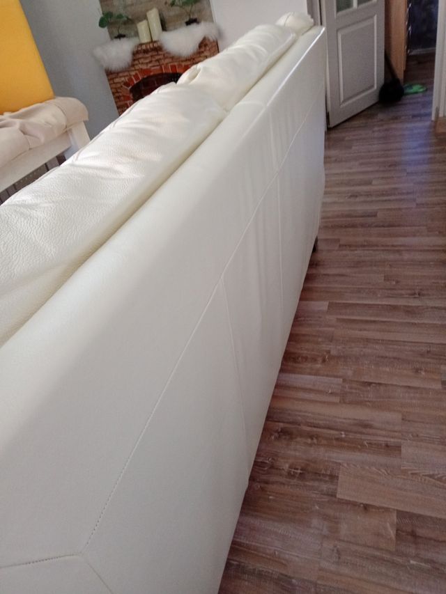 sofá de piel auténtica , madera maciza por dentro.