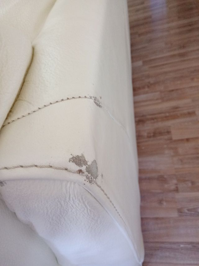 sofá de piel auténtica , madera maciza por dentro.