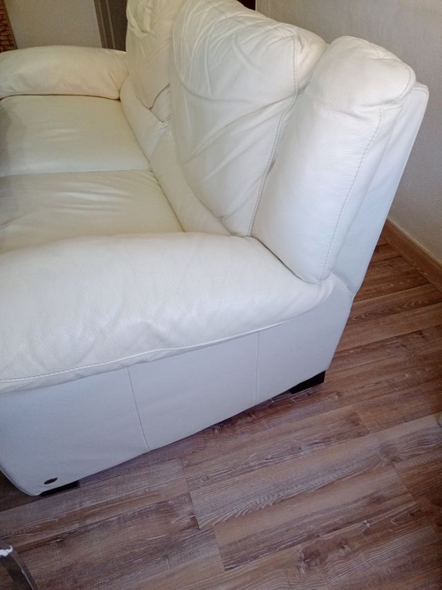 sofá de piel auténtica , madera maciza por dentro.