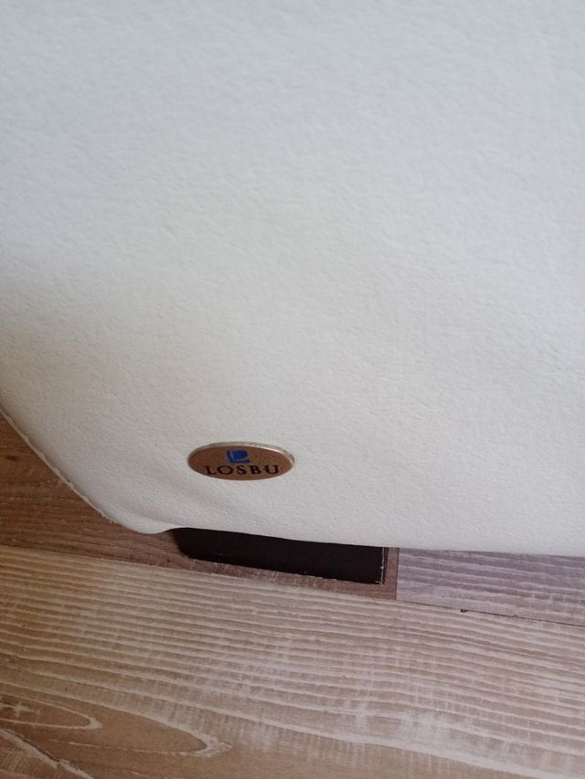 sofá de piel auténtica , madera maciza por dentro.