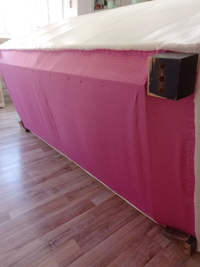 sofá de piel auténtica , madera maciza por dentro.