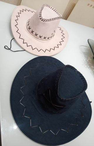 Sombreros y disfraz del Zorro