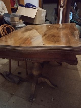 La mesa de salón antigua