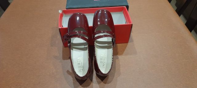 Zapatos charol color burdeos