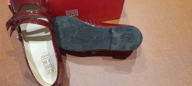 Zapatos charol color burdeos