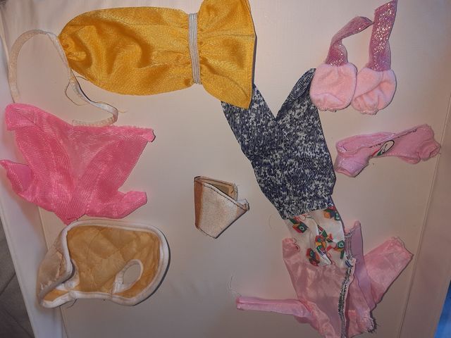 Barbie accessori e abiti vari