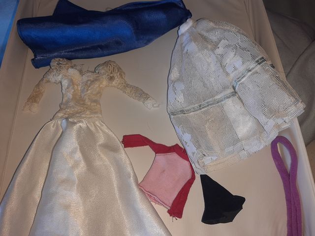 Barbie accessori e abiti vari