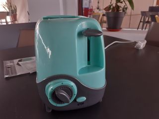 Tostador de pan de diseño exclusivo en verde claro