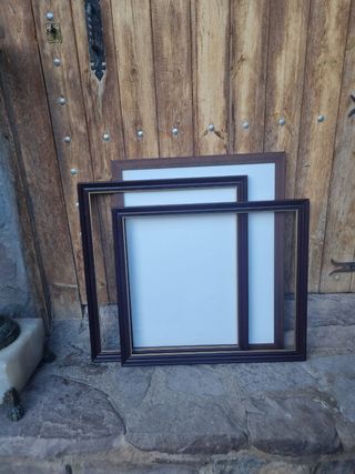 Lote. 1 marco con cristal, 2 marcos sin