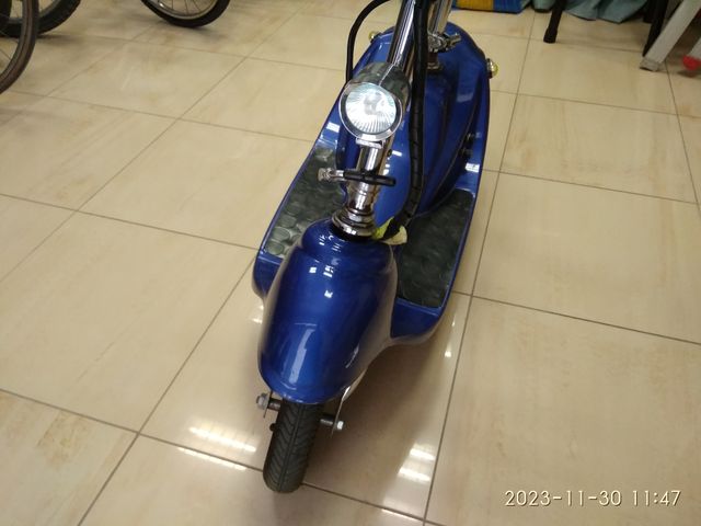 PATÍN ELÉCTRICO CON ASIENTO