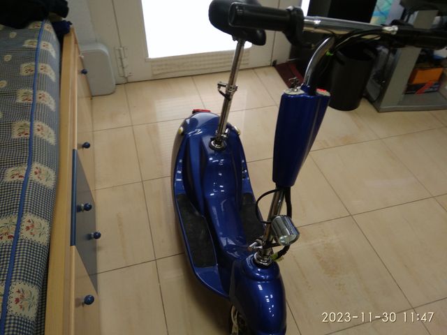 PATÍN ELÉCTRICO CON ASIENTO