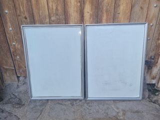 Dos marcos de metal.44 cm X 59 cm