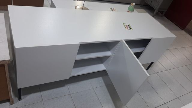 Oferta! Mueble bajo TV 3 puertas blanco