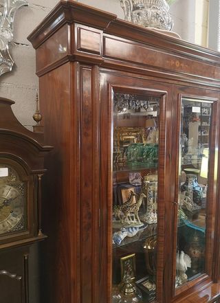 Mueble Vitrina Clásico