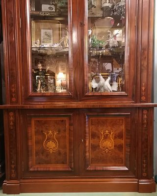 Mueble Vitrina Clásico