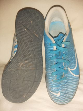 Botas fútbol sala. Nike. 36.