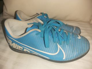 Botas fútbol sala. Nike. 36.